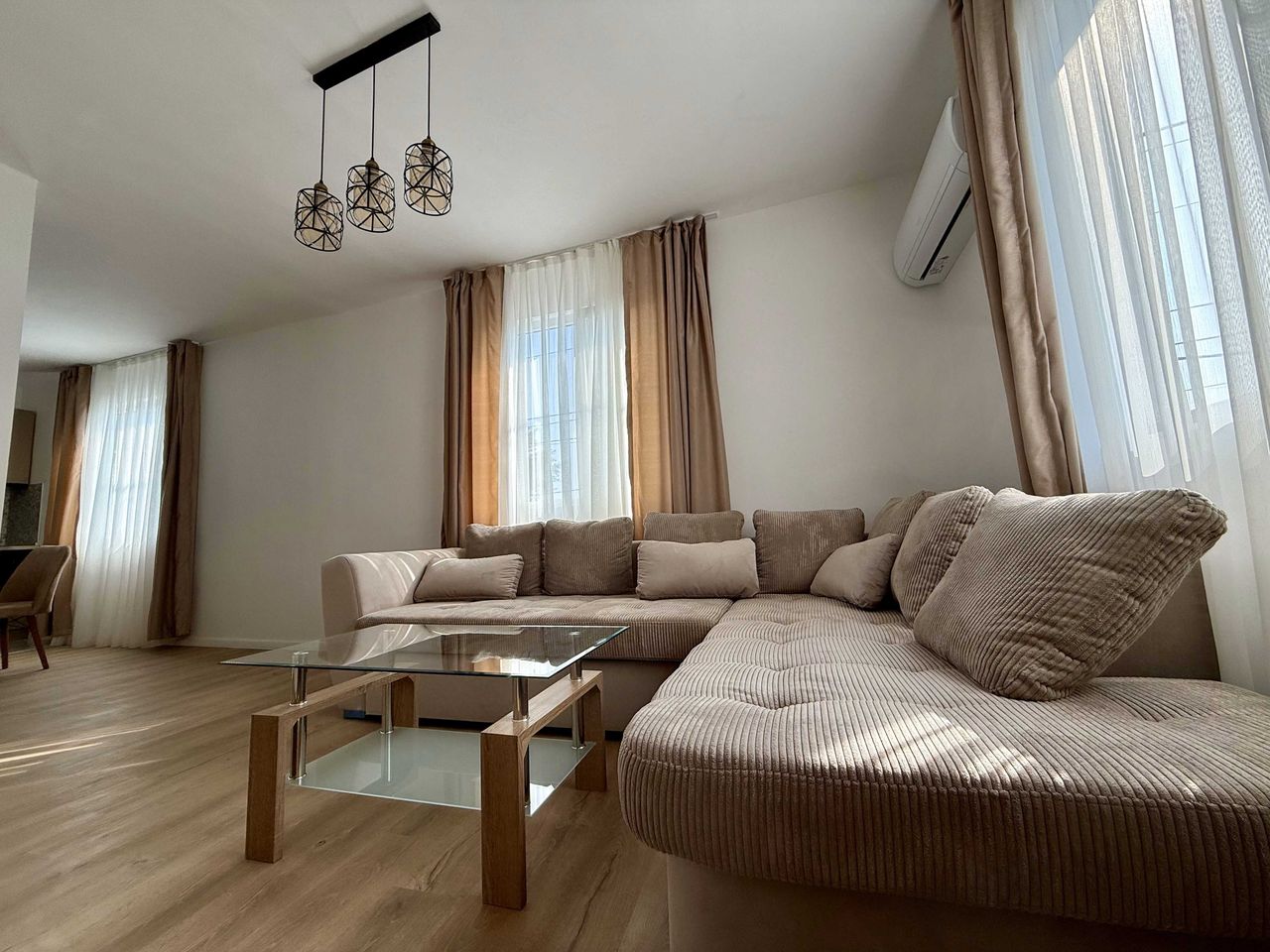 Дава се под наем Тристаен апартамент в Асеновград - 110 кв.м за 433.5 € - Снимка #7