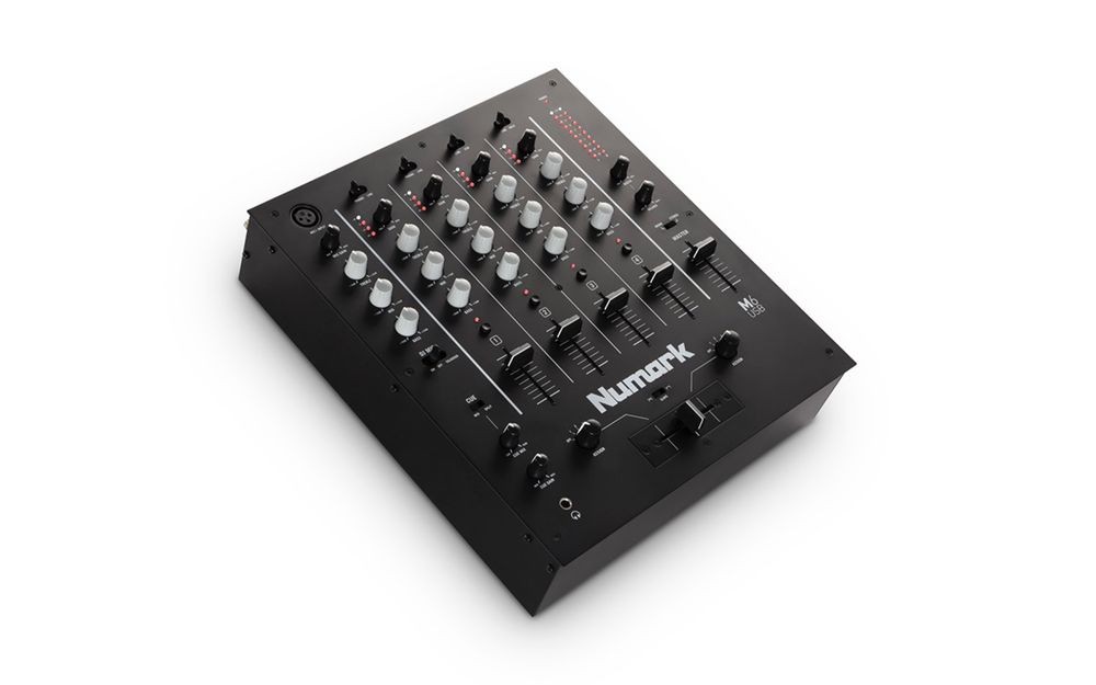Микшерный пульт Numark M6 USB