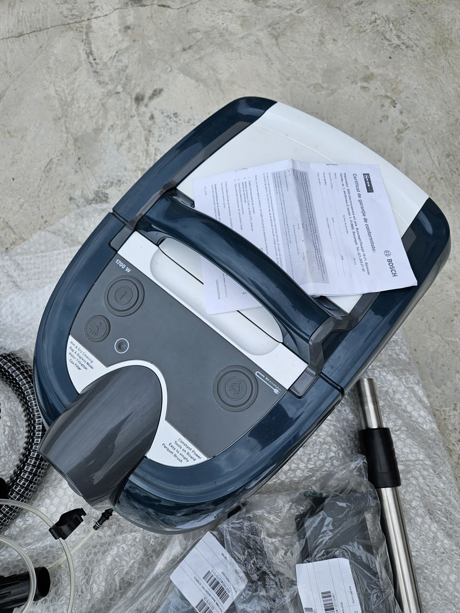 Vând aspirator BOSCH Aqua Wash and Clean
