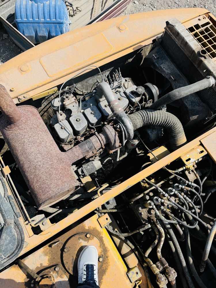 Экскаватор гусеничный Komatsu PC220