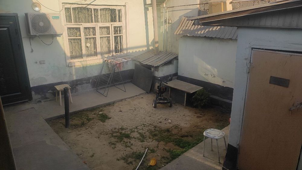 Ховли сотилади..