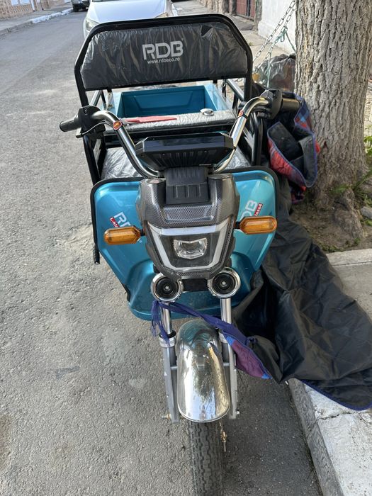 Tricicletă cu romorcă elctrică