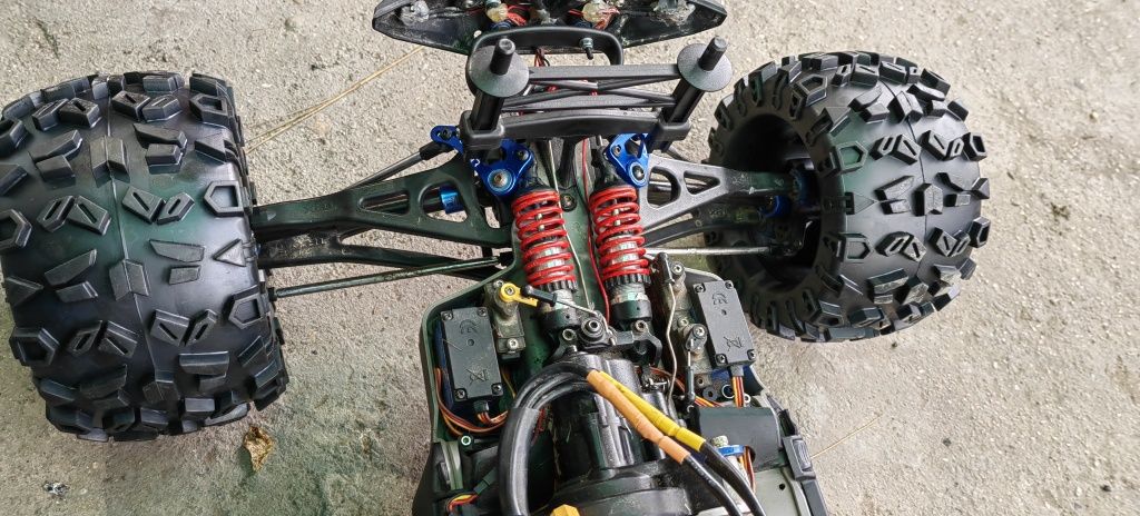 Traxxas summit 1/8