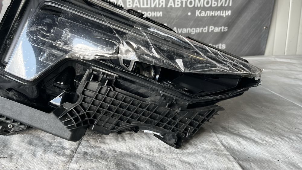 Десен фар Polestar 3 2025-