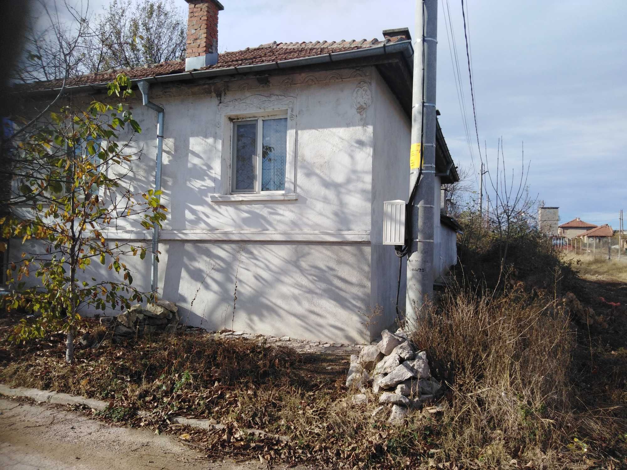 къща в с. Николово с 2,4 декара двор