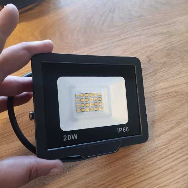 НОВИ! LED Прожектори 20W, топло бяло, водоустойчиви, 2 бр/к-кт