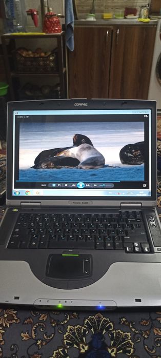 Ноутбук сотилади