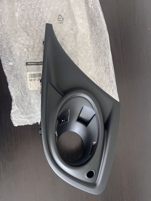 Ornament/grila proiector crom  megane 3 originale