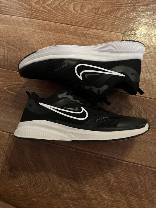 Срочно Кроссовки Nike Новые