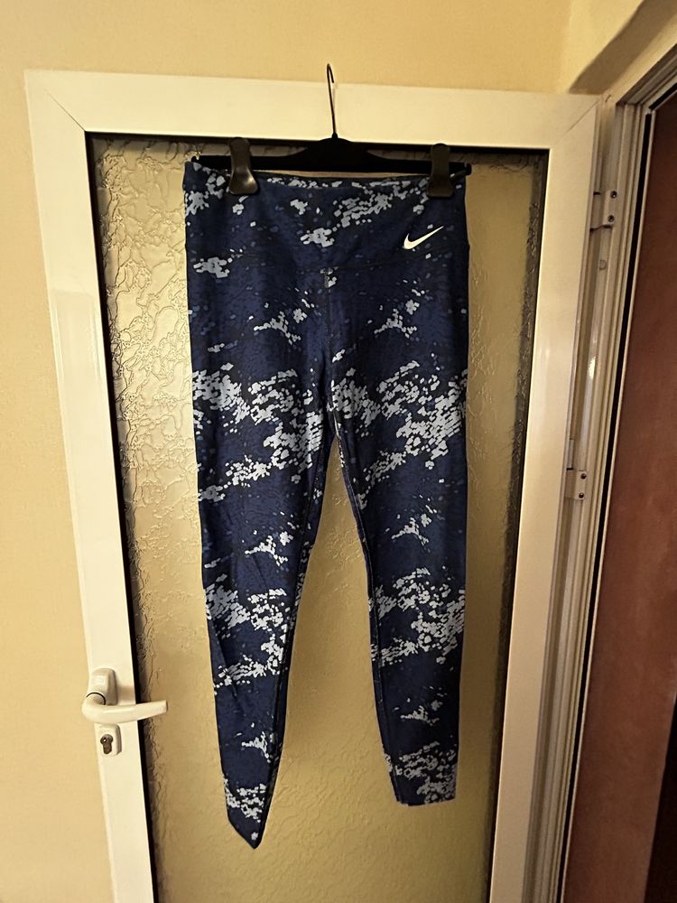Клин на Nike