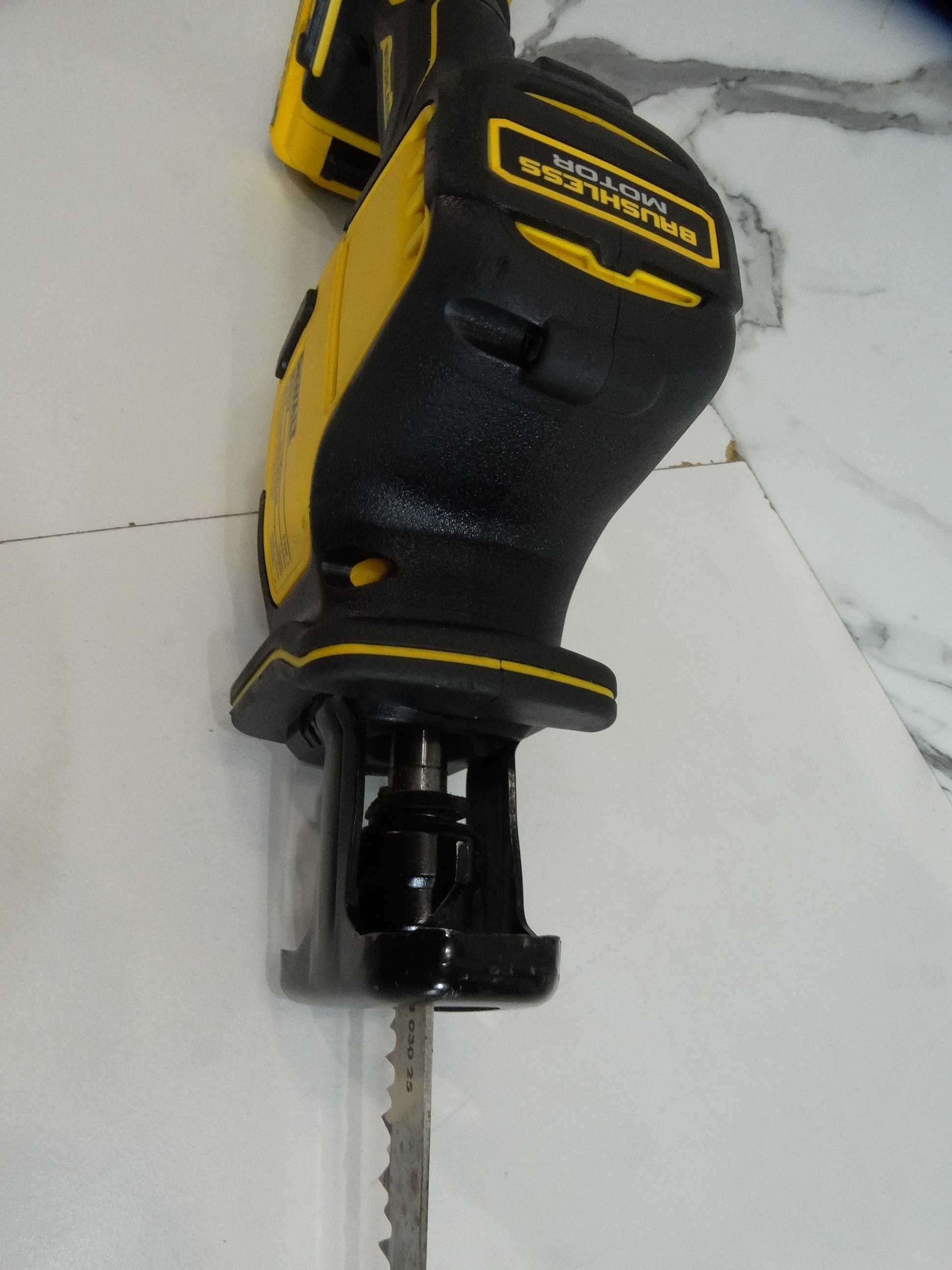 Dewalt DCS 312 + 3.0 Ah - Компактен саблен трион 12 V