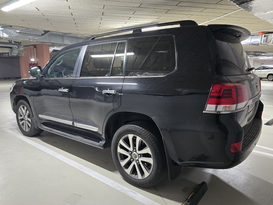 Toyota Land Cruiser V8