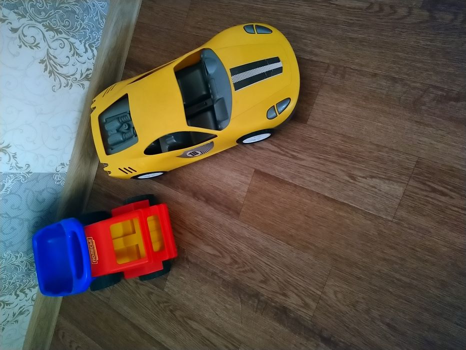 Продам машинки  детские