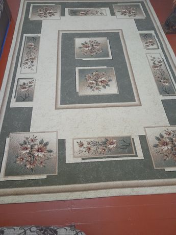 Продаётся две одинаковые турецкие ковры + шторы