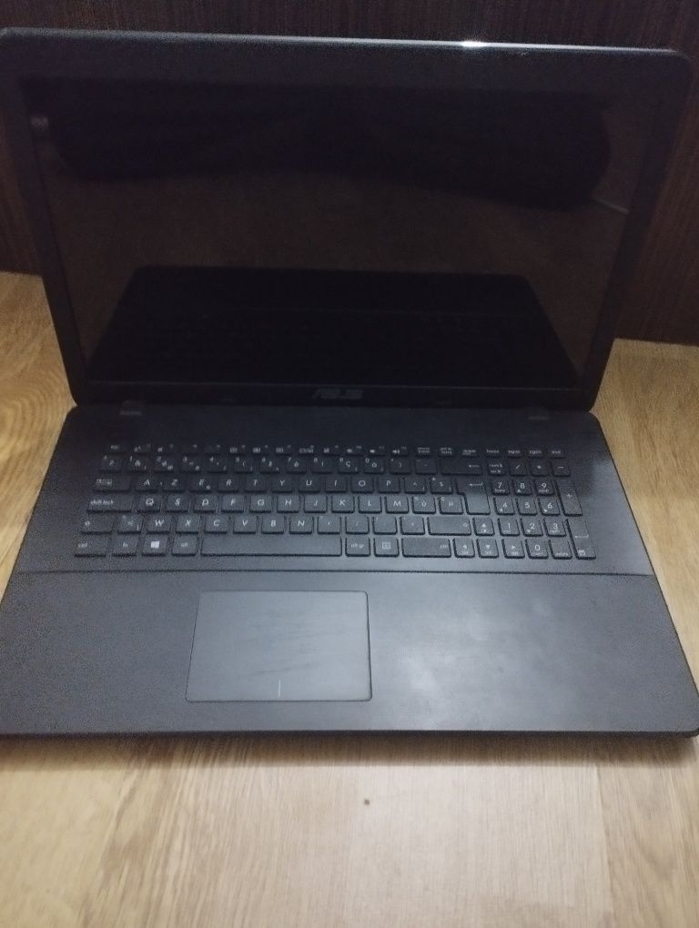 Laptop Asus 1 T memorie