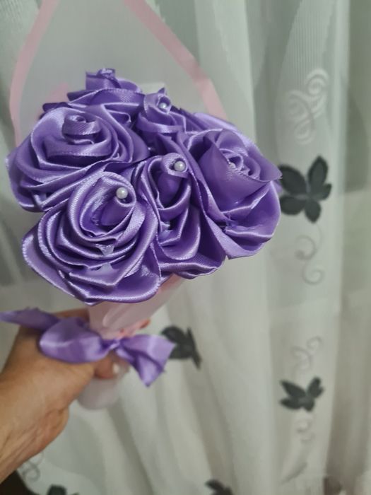 Вечни сатенени рози