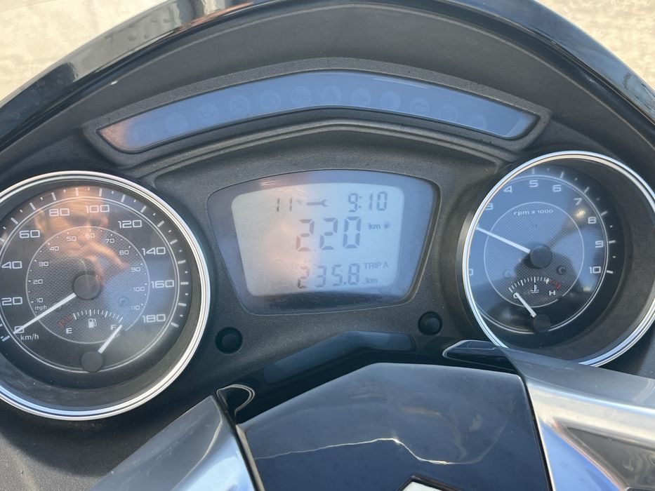 Scuter Piaggio X10 125cm CAT B