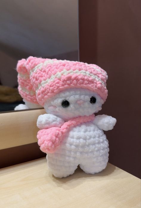 Ръчно плетено коте от мека плюшена прежда