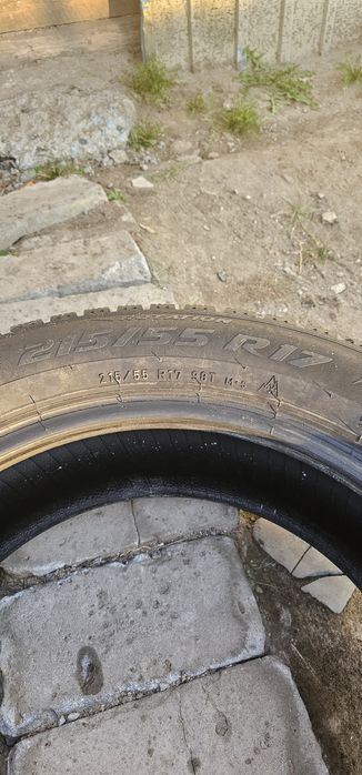 Продам зимную резину  215/55/17
