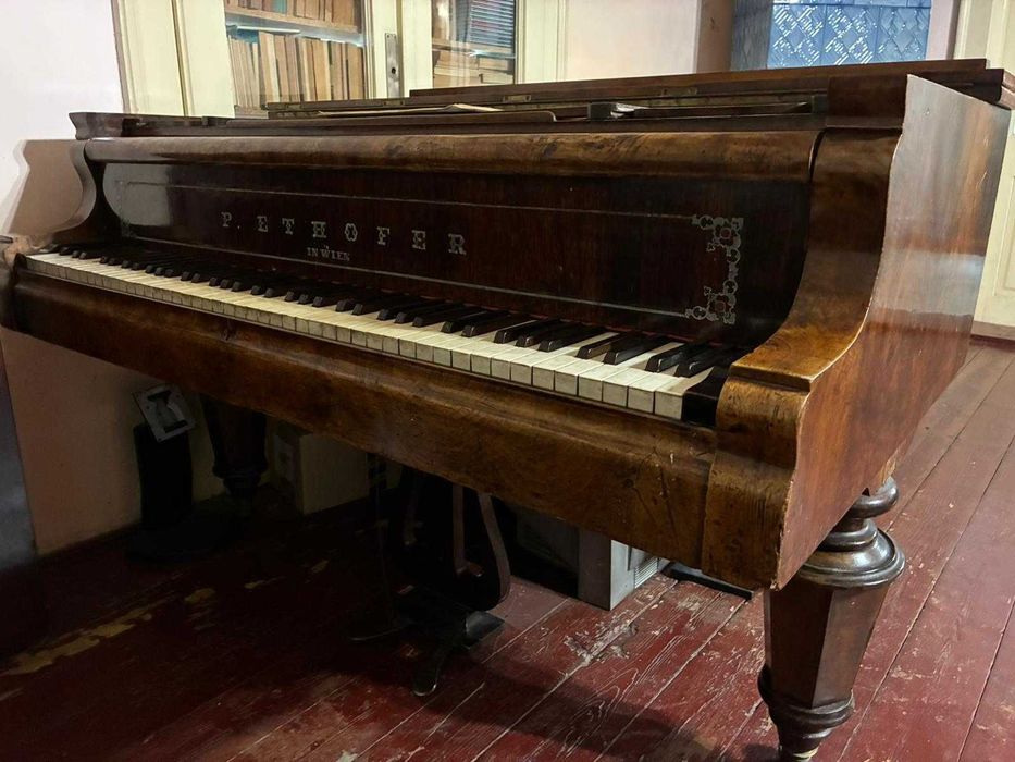 Vând pian vienez vechi