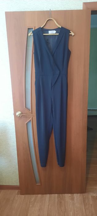 Продам комбинезон черного цвета