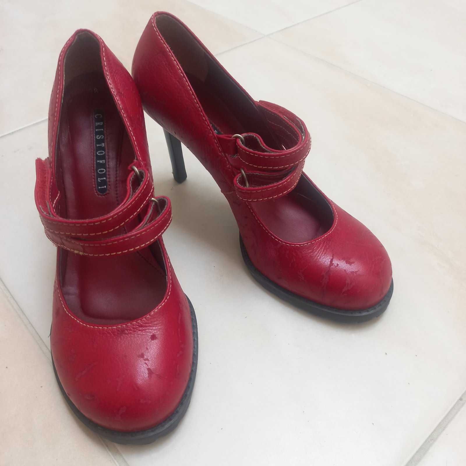 Червени дамски обувки на ток