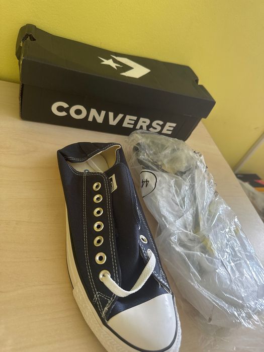 Teniși Converse All Star,negrii nr 44,sunt noi cu șireturi albe 250lei