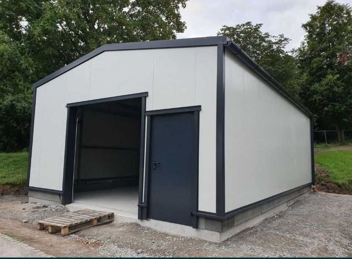 Vand hala din metal 20x10 la 4700 de euro se poate si inveli 
Si avem