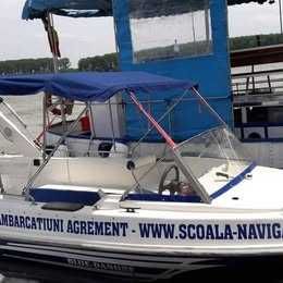 Barca cu motor Coast Runner