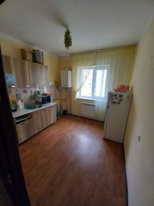 Motrid 2 xonali Sotiladi