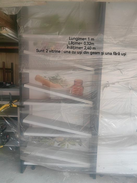 Vitrine cu polițe