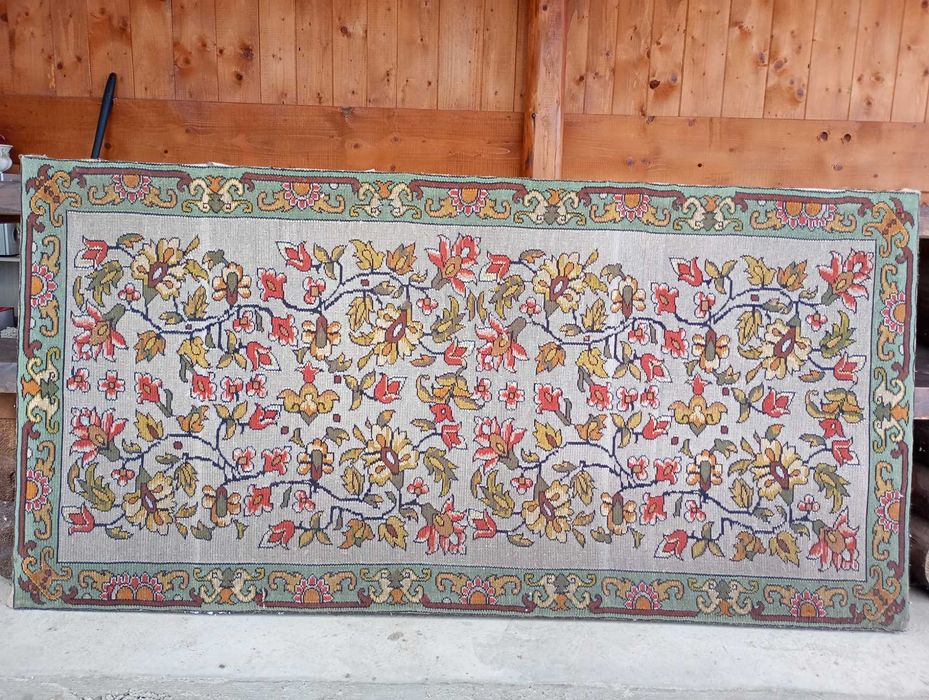 Vând păretar  manual cusut în chelin