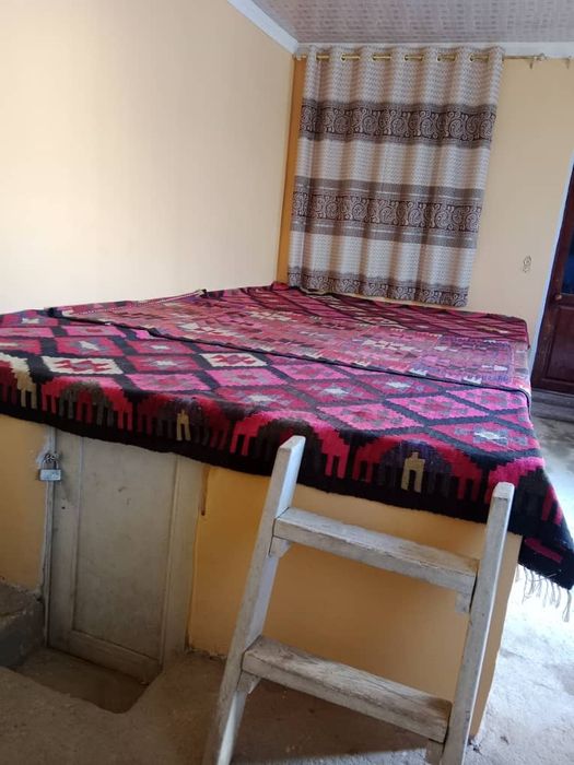 Уй сотилади 8 хонали ва 6 сотик