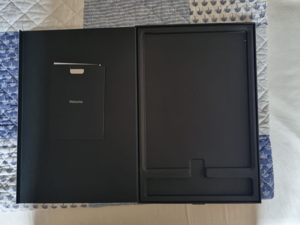Таблет ePaper reMarkable 2 с включена писалка Marker Plus и накрайници