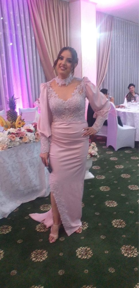 Rochie facuta la comanda purtata o seara