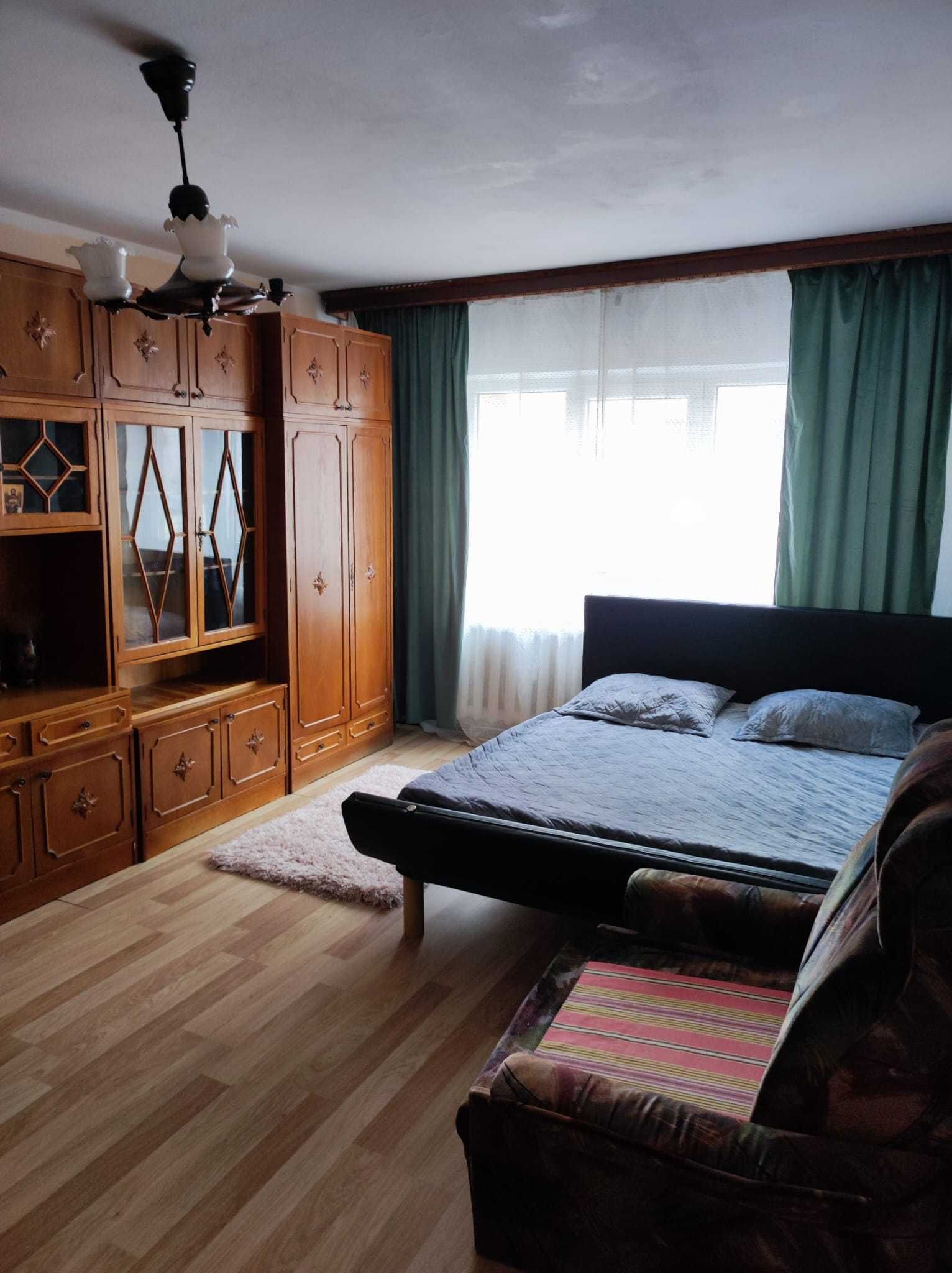 Închiriez apartament cu 2 camere, str. Gheorghe Lazăr