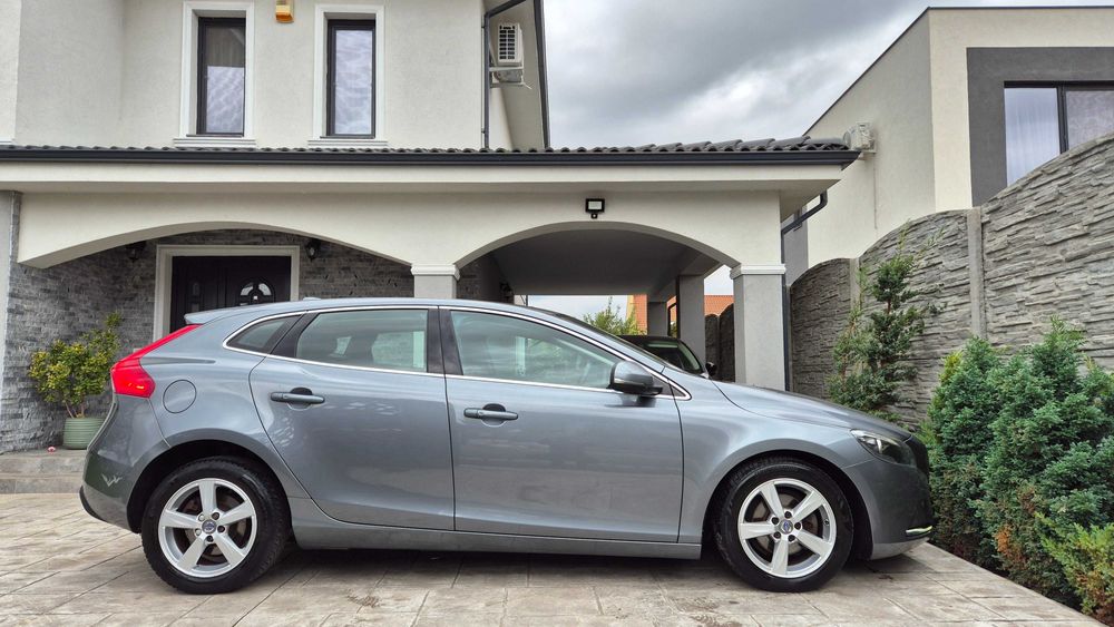 Volvo-V40-2.0-Diesel-Euro 6-Navi-Inc. Scaune-Keyless-Goo-Entry-Led-