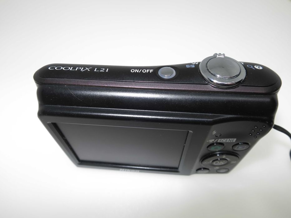 Nikon Coolpix L21 малък компактен фотоапарат дигитална камера отлична