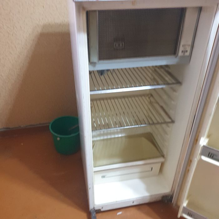 Продается б/у холодильник