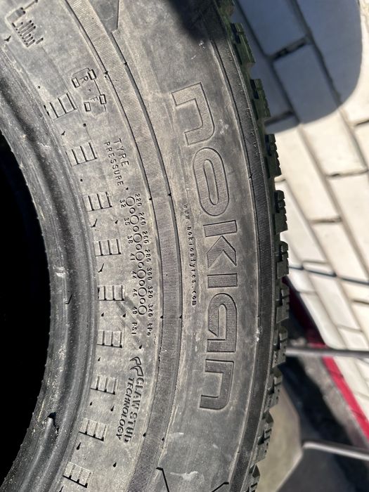 Продаю зимние шины 17 размер торг есть