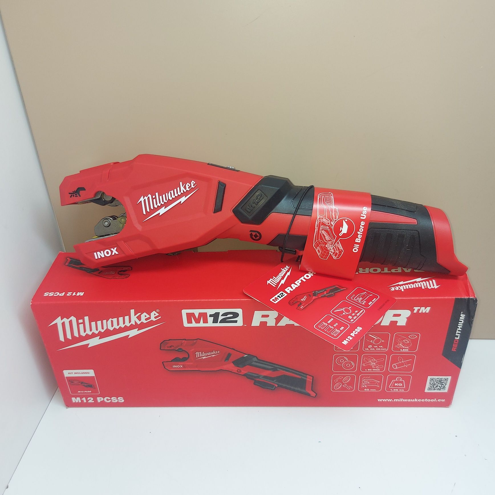 Milwaukee M12PCSS  акумулаторна резачка за тръби от неръждаема стомана