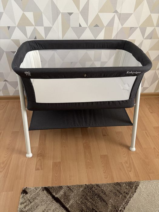 Бебешка кошарка, Мони.