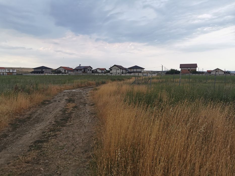 Vând teren întravilan sau schimb