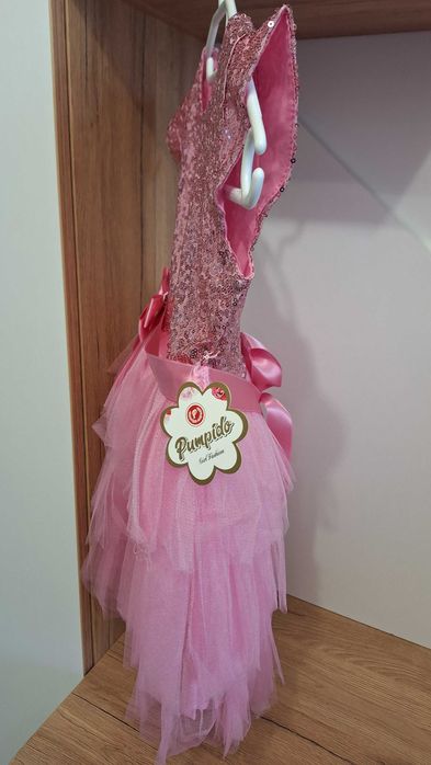 Нова детска рокля. С етикет. Розова, с пайети. За 5 г.