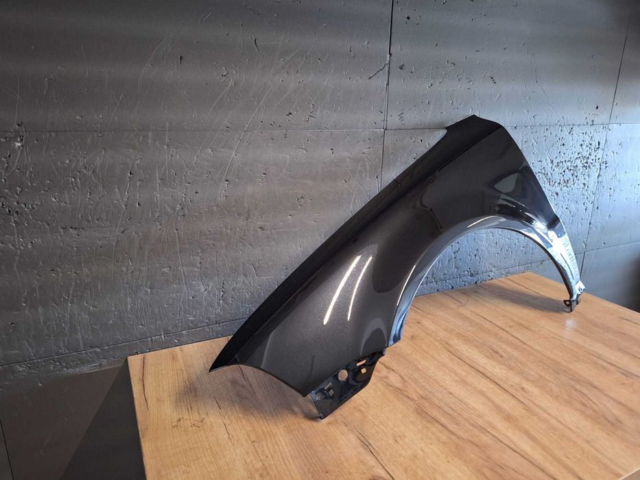 Aripa Fata Stanga VW Passat B5.5 An 2003-2005 (LC9Z (Negru))