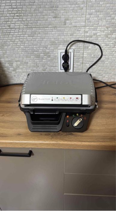 Срочно продается  грильница в отличном состояние!