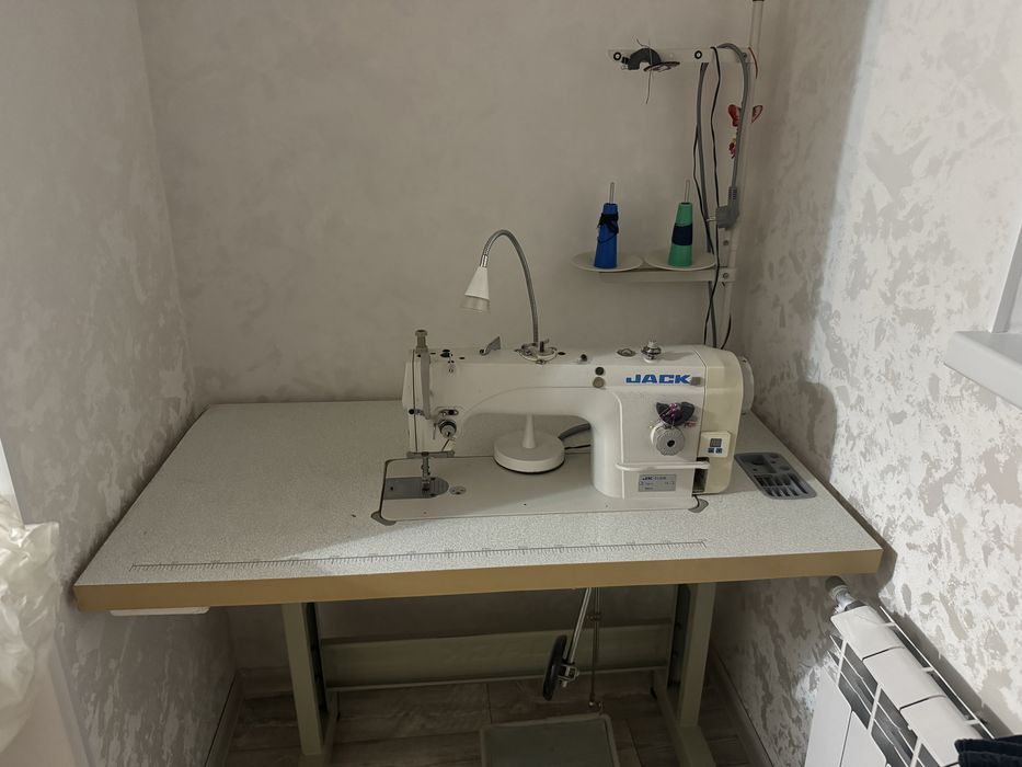 Швейная машина Jack
