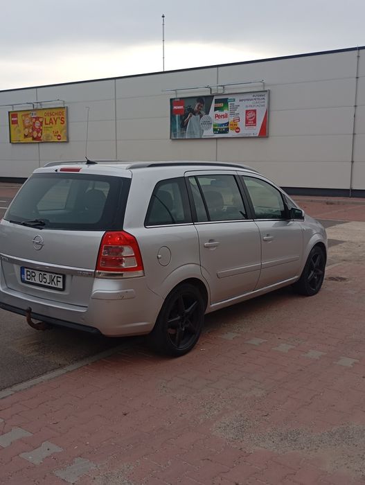 Vând Opel Zafira B