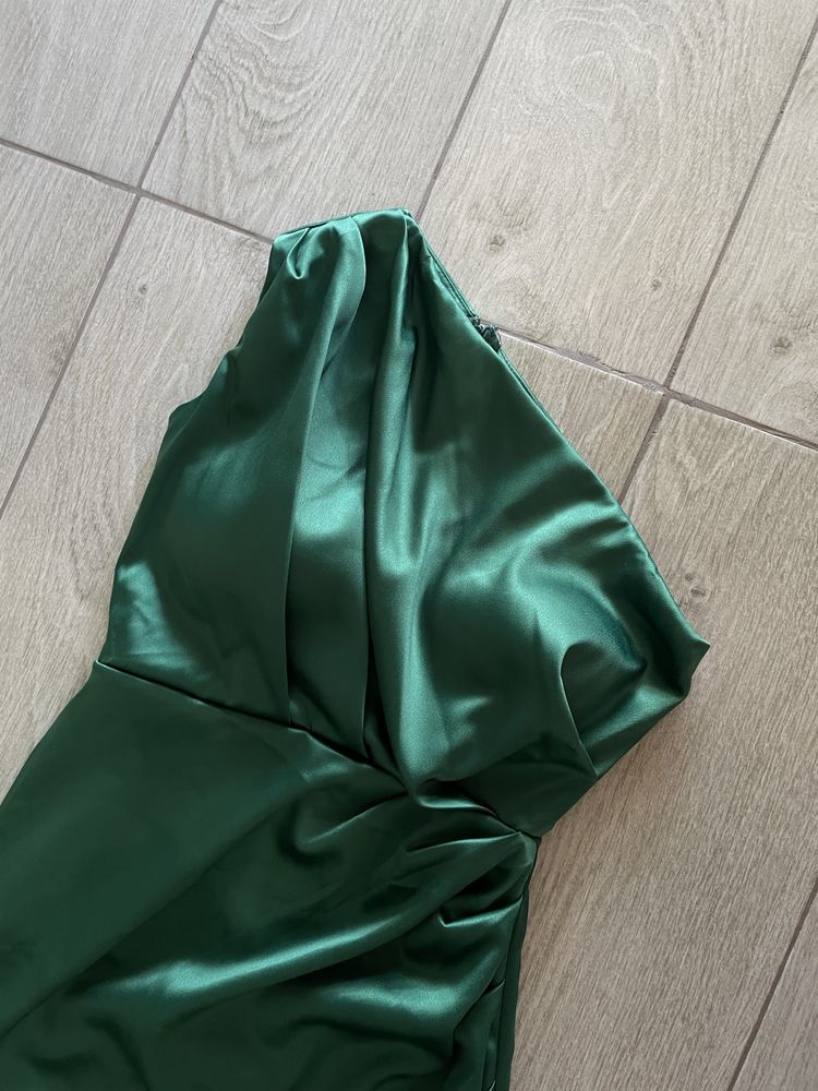 Rochie pe comanda,culoare verde smarald
