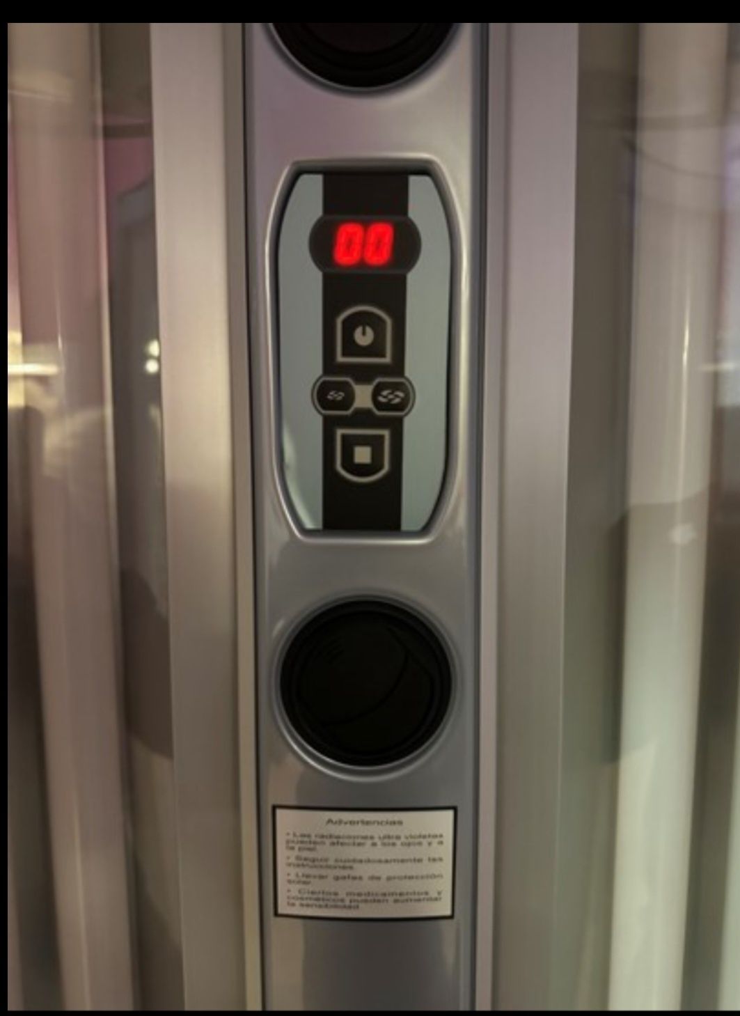 Вертикален солариум LUXURA  V5
